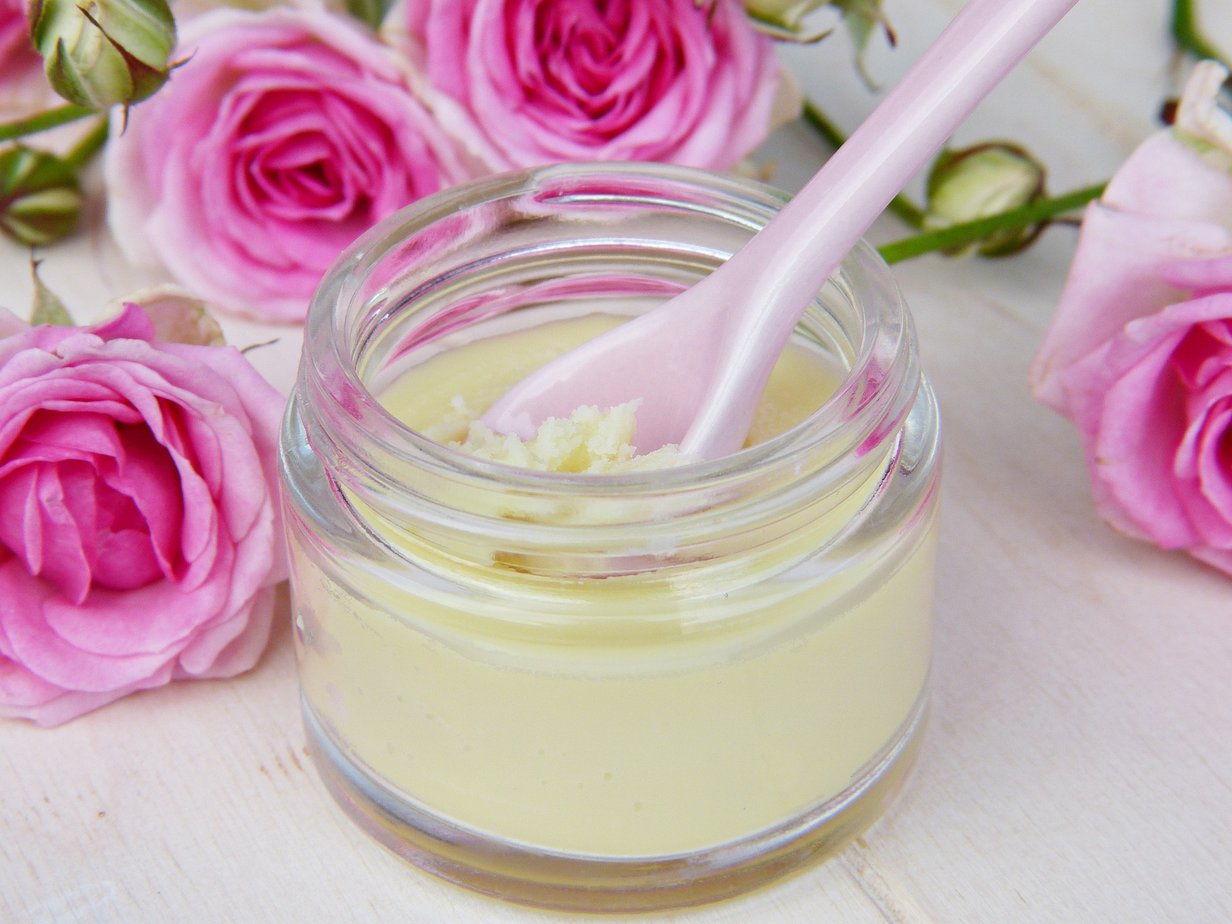 Kosmetyki naturalne – jakie składniki warto wybierać i dlaczego?