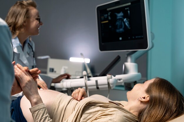 Jak nowoczesna technologia ultrasonografii przyczynia się do skutecznej diagnostyki medycznej?